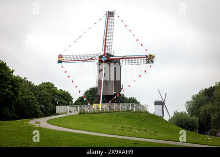 Il mulino a vento Sint-Janshuismolen a Bruges, nelle Fiandre, in Belgio Foto Stock