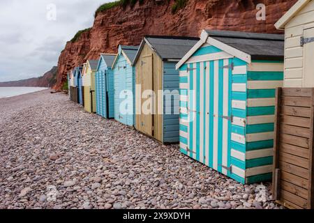 Capanne sulla spiaggia a Budleigh Salterton, Devon Foto Stock