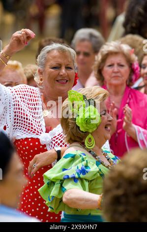 Signore alla fiera ippica di Jerez de la Frontera. Foto Stock