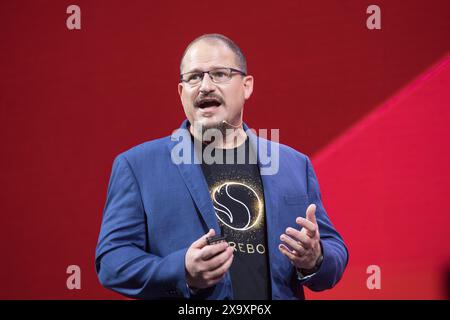 Il presidente e CEO di Qualcomm Cristiano Amon tiene un discorso di apertura ai al Computex a Taipei il 3 giugno 2024. Foto Stock
