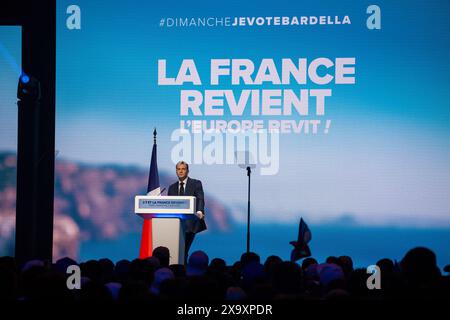 Il capo della lista Jordan Bardella della RN tenne il suo ultimo incontro di europei all'Dôme de Paris con Marine le Pen Foto Stock