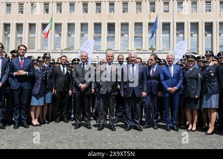 L'Ambasciatore d'Italia a Berlino Armando Varricchio, il Ministro dell'interno Matteo Piantedosi, il Vice Presidente del Consiglio e Ministro degli affari esteri e della cooperazione Internazionale, Antonio Tajani, il Capo della segreteria del Dipartimento della pubblica sicurezza del Ministero dell'interno, Prefetto Sergio Bracco, l'Ambasciatore di Germania a Roma Hans Dieter Lucas, presentazione de il &#x201c;punto Italia&#x201d;, postazione consolare itinerante, allestita su un ufficio mobile della polizia di Stato, che si sposter&#xe0; fra le varie citt&# Foto Stock