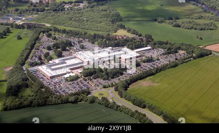 Vista aerea del Designer Outlet York, conosciuto anche come McArthurGlen York, centro commerciale, a Fulford, York Foto Stock