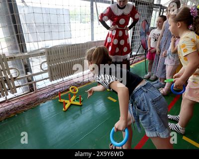 CHARKIV, UCRAINA - 01 GIUGNO 2024 - partecipanti alla celebrazione della giornata internazionale dei bambini, Charkiv, Ucraina nord-orientale Foto Stock