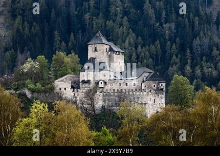 Castello tasso (Burg Reifenstein): Una delle più famose roccaforti medievali del Tirolo meridionale. Campo di Trens, Italia. Foto Stock