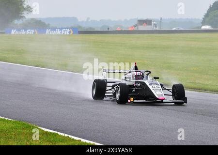 Ella Lloyd, JHR Developments, ROKIT F4 British Championship, certificato dalla FIA, tre gare di venti minuti nel fine settimana sullo Snetterton 300 ci Foto Stock