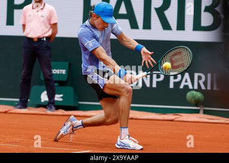 Parigi, Parigi, Francia. 3 giugno 2024. 3 giugno 2024, Parigi, Parigi, Francia: Novak Djokovic (SRB) in azione durante il grande Slam di tennis del Roland Garros 2024, giorno 9, partita tra Alex De Minaur (AUS) e Daniil Medvedev (''') allo stadio Roland Garros - on june 3 2024.Parigi - Francia (Credit Image: © Loic Baratoux/ZUMA Press Wire) SOLO PER USO EDITORIALE! Non per USO commerciale! Crediti: ZUMA Press, Inc./Alamy Live News crediti: ZUMA Press, Inc./Alamy Live News Foto Stock