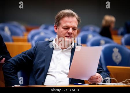 L'AIA, PAESI BASSI - 13 FEBBRAIO: Pieter Omtzigt (NSC) durante il dibattito Plenario al Tweede Kamer il 13 febbraio 2024 a l'Aia, Paesi Bassi Foto Stock