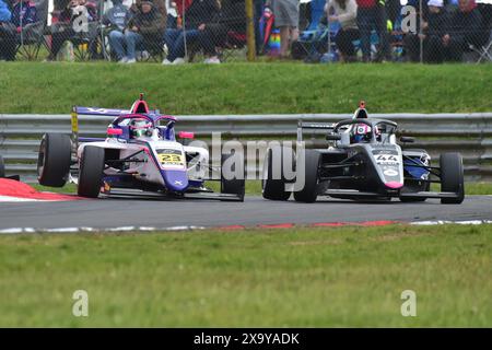 Ella Lloyd, JHR Developments, Zack Scoular, Xcel Motorsport, ROKIT F4 British Championship, certificato dalla FIA, tre gare di venti minuti sopra il W Foto Stock