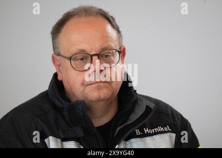 Rudersberg, Germania. 3 giugno 2024. Bernd Hornikel, sindaco di Schorndorf, partecipa a una conferenza stampa nel municipio di Rudersberg. Crediti: Marijan Murat/dpa/Alamy Live News Foto Stock