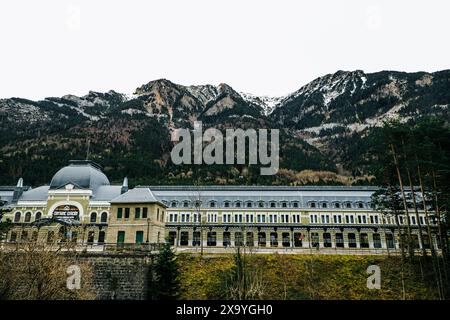 La grande stazione ferroviaria di Canfranc, Jaca, Spagna. Foto Stock