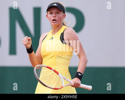 Parigi, Francia. 3 giugno 2024. Il belga Jeline Vandromme festeggia durante una partita di tennis contro la russa Golovina, nel primo turno dei singoli junior femminili, al Roland Garros French Open di tennis, a Parigi, in Francia, lunedì 03 giugno 2024. Il torneo di quest'anno si svolge dal 26 maggio al 9 giugno. BELGA PHOTO BENOIT DOPPAGNE credito: Belga News Agency/Alamy Live News Foto Stock