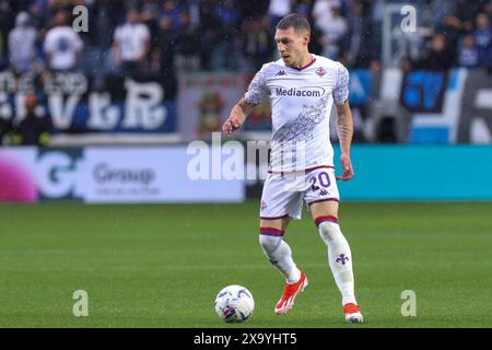 Bergamo, Italia. 2 giugno 2024. Italia, Bergamo, 2 giugno 2024: Andrea Belotti (Fiorentina) dribbla in prima linea nel secondo tempo durante la partita di calcio Atalanta BC vs ACF Fiorentina, recupero giorno 29 serie A Tim 2023-2024 Gewiss StadiumAtalanta BC vs ACF Fiorentina, Lega calcio serie A Tim stagione 2023-2024 recupero giorno 29 allo Stadio Gewiss il 2 giugno 2024. (Foto di Fabrizio Andrea Bertani/Pacific Press/Sipa USA) credito: SIPA USA/Alamy Live News Foto Stock