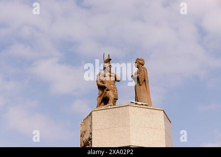 Città di Ganja. Azerbaigian. 10.16.2021. Personaggi nel parco del famoso poeta Nizami Ganjavi nel centro della città. Foto Stock