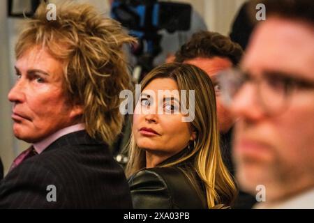 Londra, Regno Unito. 3 giugno 2024. Charlie Mullins e Holly Valance mostrano il loro sostegno - Nigel Farage, Reform UK, Londra. Crediti: Guy Bell/Alamy Live News Foto Stock