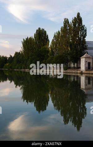 Molo del Canal de Castilla a Medina de Rioseco, Valladolid, Castilla y Leon, Spagna Foto Stock