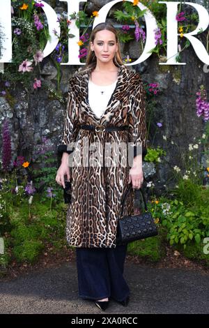 Jennifer Lawrence partecipa allo spettacolo Dior Cruise 2025 al Drummond Castle, Perthshire. Data foto: Lunedì 3 giugno 2024. Foto Stock