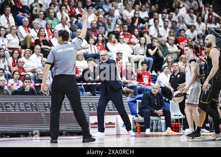 Anversa, Belgio. 3 giugno 2024. L'allenatore di Anversa Ivica Skelin, nella foto di una partita di basket tra Anversa Giants e BC Oostende, lunedì 03 giugno 2024 ad Anversa, partita 4 (migliore di 5) delle finali belghe del campionato di basket di prima divisione "BNXT League". BELGA PHOTO TOM GOYVAERTS credito: Belga News Agency/Alamy Live News Foto Stock