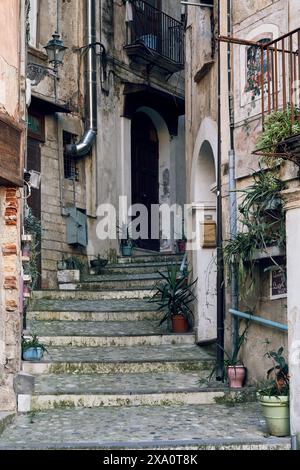 Una scala a Cosenza Vecchia, Calabria, Italia Foto Stock