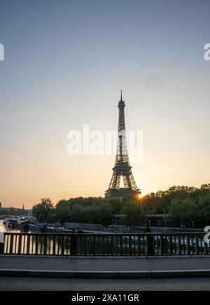 Torre Eiffel (Tour d'Eiffel), Parigi, Francia Foto Stock