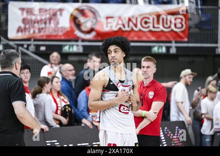 Anversa, Belgio. 3 giugno 2024. Il Justice Sueing di Anversa sembra deluso dopo aver perso una partita di basket tra Anversa Giants e BC Oostende, lunedì 03 giugno 2024 ad Anversa, partita 4 (migliore di 5) delle finali belghe del campionato di basket di prima divisione "BNXT League". BELGA PHOTO TOM GOYVAERTS credito: Belga News Agency/Alamy Live News Foto Stock