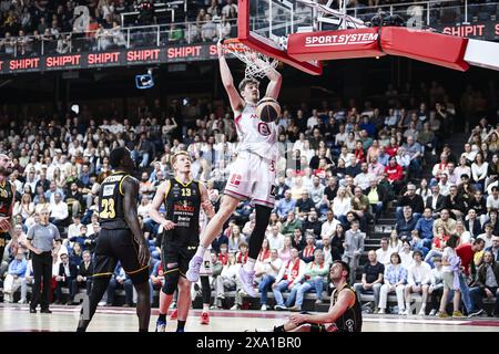 Anversa, Belgio. 3 giugno 2024. Jackson Rocky Kreuser di Anversa sfugge durante una partita di basket tra Anversa Giants e BC Oostende, lunedì 03 giugno 2024 ad Anversa, partita 4 (migliore di 5) delle finali belghe del campionato di basket di prima divisione "BNXT League". BELGA PHOTO TOM GOYVAERTS credito: Belga News Agency/Alamy Live News Foto Stock