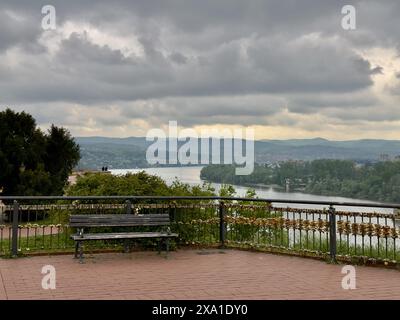 La vista del Danubio dalla fortezza di Petrovaradin, Serbia Foto Stock