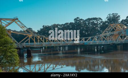 Il ponte Isleton sul fiume Sacramento Foto Stock