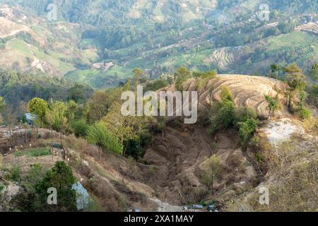 Vista aerea dei terreni agricoli su una collina nepalese Foto Stock