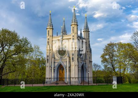 Cappella gotica nel parco di Alessandria a Peterhof, Russia Foto Stock