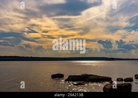 Bel Tramonto sul lago Foto Stock