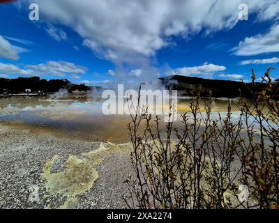 Vista aerea delle bocchette del vapore distanti con le boccole sottostanti Foto Stock