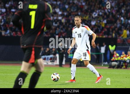 Norimberga, Germania. 3 giugno 2024. Waldemar Anton, tedesco, controlla una palla durante l'amichevole Germania contro Ucraina al Max-Morlock-Stadion di Norimberga. Crediti: Oleksandr Prykhodko/Alamy Live News Foto Stock