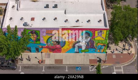 Un murale dipinto sulla facciata di un edificio nel centro di Augusta, Georgia Foto Stock