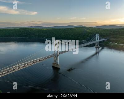 Foto aerea del ponte Franklin Delano Roosevelt Mid-Hudson sul fiume Hudson, Poughkeepsie NY. Foto Stock