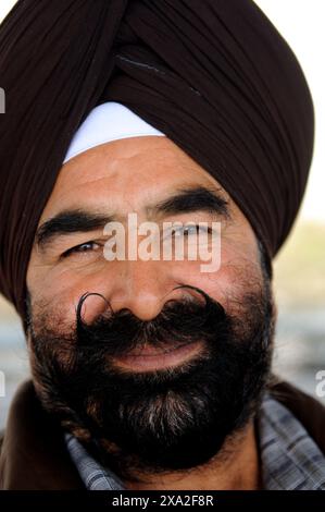 Ritratto di un Sikh scattato ad Amritsar, India. Foto Stock