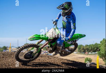 1 giugno 2024 Sacramento, CA USA Jason Anderson Monster Energy Kawasaki (21) in arrivo alla curva 29 durante il campionato Pro Motocross 450 a Hangtown Classic Sacramento, CA Thurman James/CSM Foto Stock