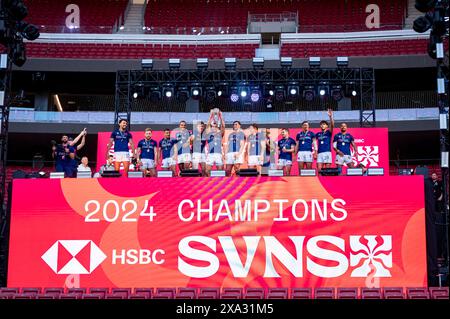 Madrid, Madrid, Spagna. 2 giugno 2024. La squadra maschile francese celebra la vittoria dell'HSBC Madrid Rugby Sevens allo stadio Civitas Metropolitano il 2 giugno 2024 a Madrid, Spagna. (Credit Image: © Alberto Gardin/ZUMA Press Wire) SOLO PER USO EDITORIALE! Non per USO commerciale! Foto Stock