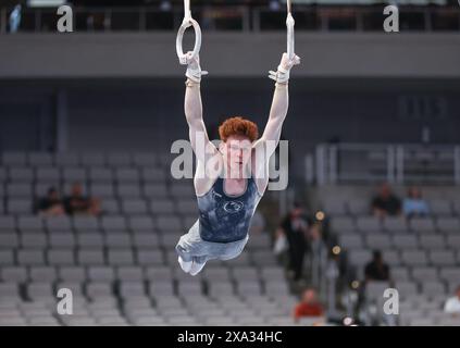 1 giugno 2024: Joshua Karnes sui ring durante il giorno 2 degli U.S. Gymnastics Championships 2024 alla Dickies Arena di Fort Worth, Texas. Kyle Okita/CSM (immagine di credito: © Kyle Okita/Cal Sport Media) Foto Stock