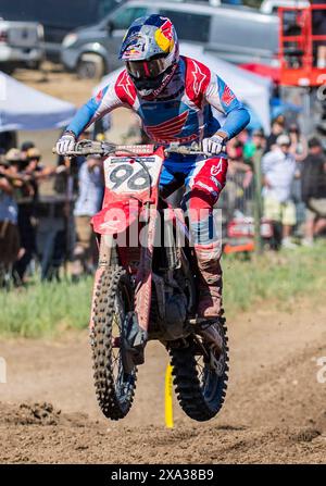 01 giugno 2024 Sacramento, CA USA Hunter LawrenceTeam Honda HRC(96) prende aria nella sezione 27-28 durante il Campionato Pro Motocross 450 a Hangtown Classic Sacramento, CA Thurman James / CSM Foto Stock