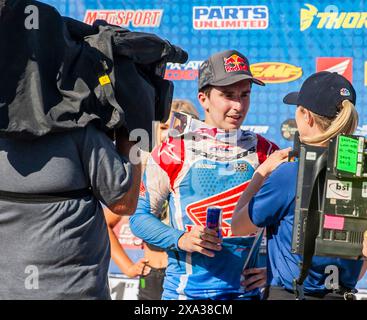 01 giugno 2024 Sacramento, CA USA Hunter Lawrence Team Honda HRC(96) sul podio dopo il Campionato Pro Motocross 450 a Hangtown Classic Sacramento, CA Thurman James / CSM Foto Stock