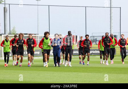 Tubize, Belgio. 4 giugno 2024. Giocatori belgi nella foto durante una conferenza stampa della nazionale belga di calcio Red Devils, presso il centro di allenamento della Royal Belgian Football Association a Tubize, martedì 4 giugno 2024. Domani i Red Devils giocheranno un'amichevole contro il Montenegro, in preparazione dei prossimi Campionati europei di Euro 2024 in Germania. BELGA PHOTO VIRGINIE LEFOUR credito: Belga News Agency/Alamy Live News Foto Stock