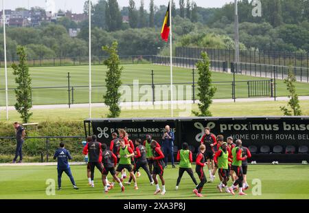 Tubize, Belgio. 4 giugno 2024. Giocatori belgi nella foto durante una conferenza stampa della nazionale belga di calcio Red Devils, presso il centro di allenamento della Royal Belgian Football Association a Tubize, martedì 4 giugno 2024. Domani i Red Devils giocheranno un'amichevole contro il Montenegro, in preparazione dei prossimi Campionati europei di Euro 2024 in Germania. BELGA PHOTO VIRGINIE LEFOUR credito: Belga News Agency/Alamy Live News Foto Stock