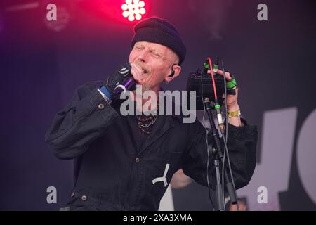 Rob Birch del gruppo stereo MCS Hip Hop che si esibisce al Wychwood Festival, Cheltenham, Regno Unito. 1° giugno 2024, Foto Stock