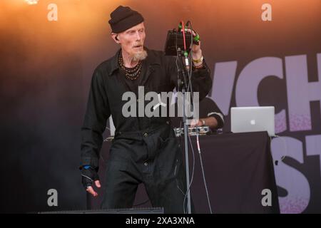 Rob Birch del gruppo stereo MCS Hip Hop che si esibisce al Wychwood Festival, Cheltenham, Regno Unito. 1° giugno 2024, Foto Stock