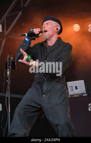 Rob Birch del gruppo stereo MCS Hip Hop che si esibisce al Wychwood Festival, Cheltenham, Regno Unito. 1° giugno 2024, Foto Stock