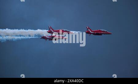 Frecce rosse che si affacciano su Fairford UK Foto Stock