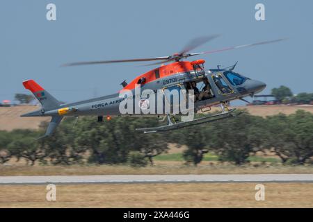 Elicottero Koala AW199 dell'Aeronautica militare portoghese Foto Stock