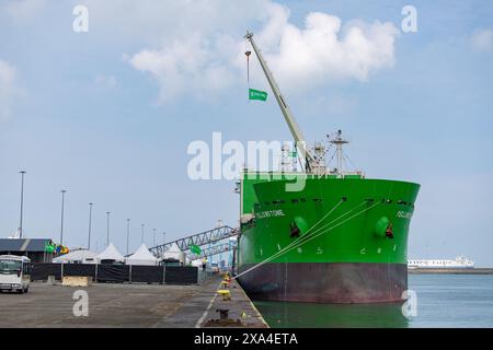 Zeebrugge, Belgio. 4 giugno 2024. Questa immagine mostra la presentazione della nave per installazione di rocce a tubo fallato "Yellowstone" del gruppo di infrastrutture offshore DEM, martedì 4 giugno 2024 a Zeebrugge. BELGA FOTO KURT DESPLENTER credito: Belga News Agency/Alamy Live News Foto Stock