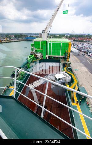 Zeebrugge, Belgio. 4 giugno 2024. Questa immagine mostra la presentazione della nave per installazione di rocce a tubo fallato "Yellowstone" del gruppo di infrastrutture offshore DEM, martedì 4 giugno 2024 a Zeebrugge. BELGA FOTO KURT DESPLENTER credito: Belga News Agency/Alamy Live News Foto Stock